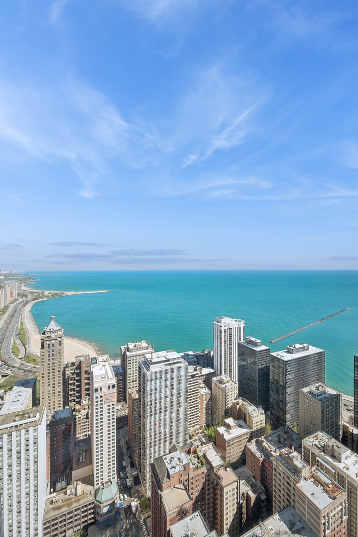 180 E PEARSON Street Unit: 4903