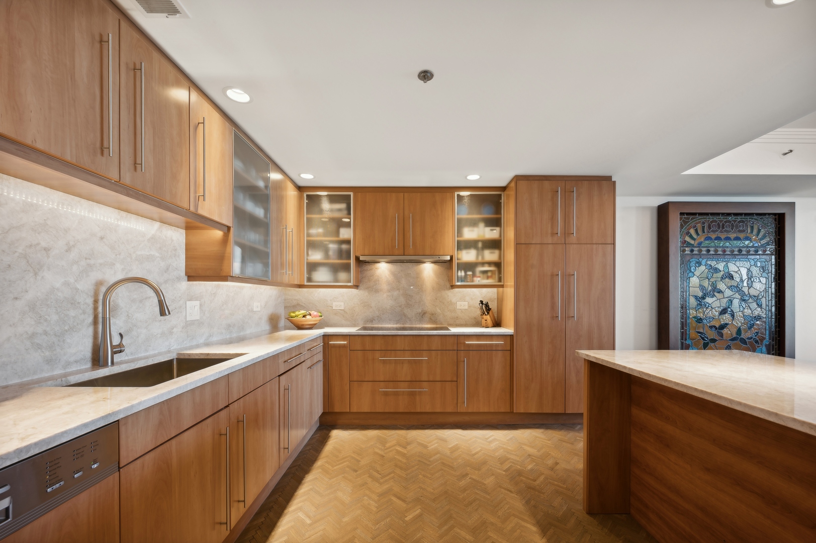 180 E PEARSON Street Unit: 4903