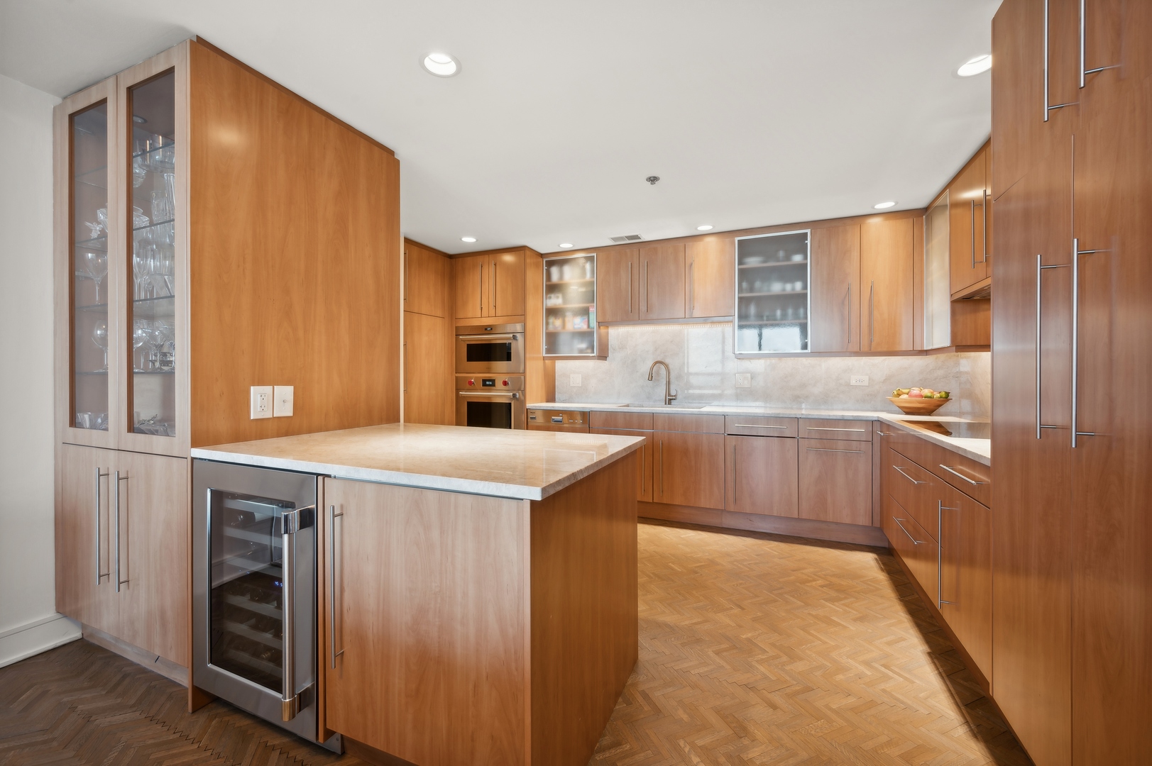 180 E PEARSON Street Unit: 4903