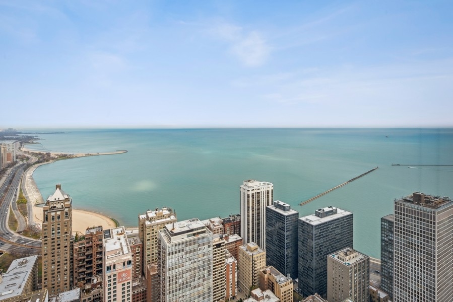 180 E PEARSON Street Unit: 4903