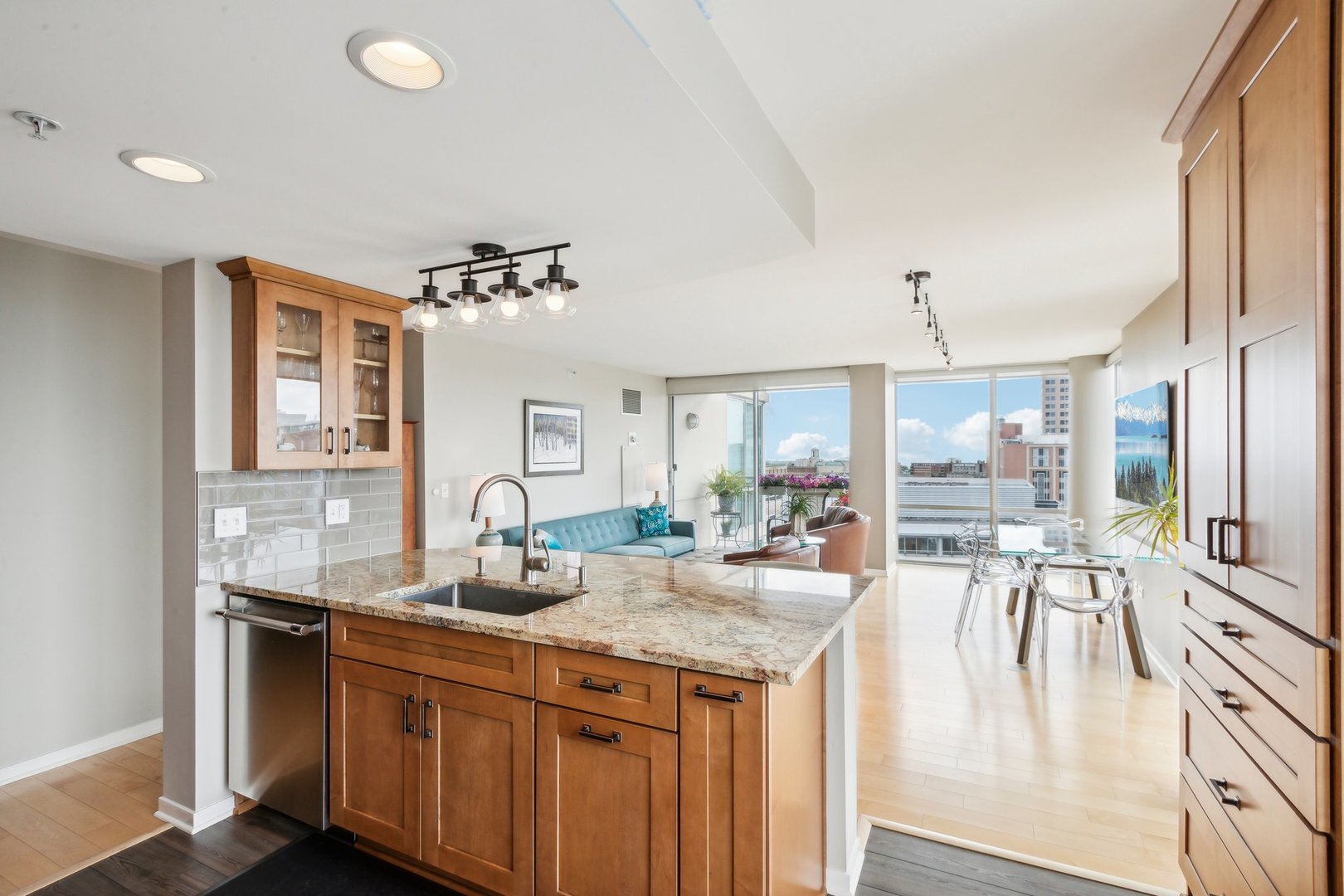 1640 Maple Avenue Unit: 1206