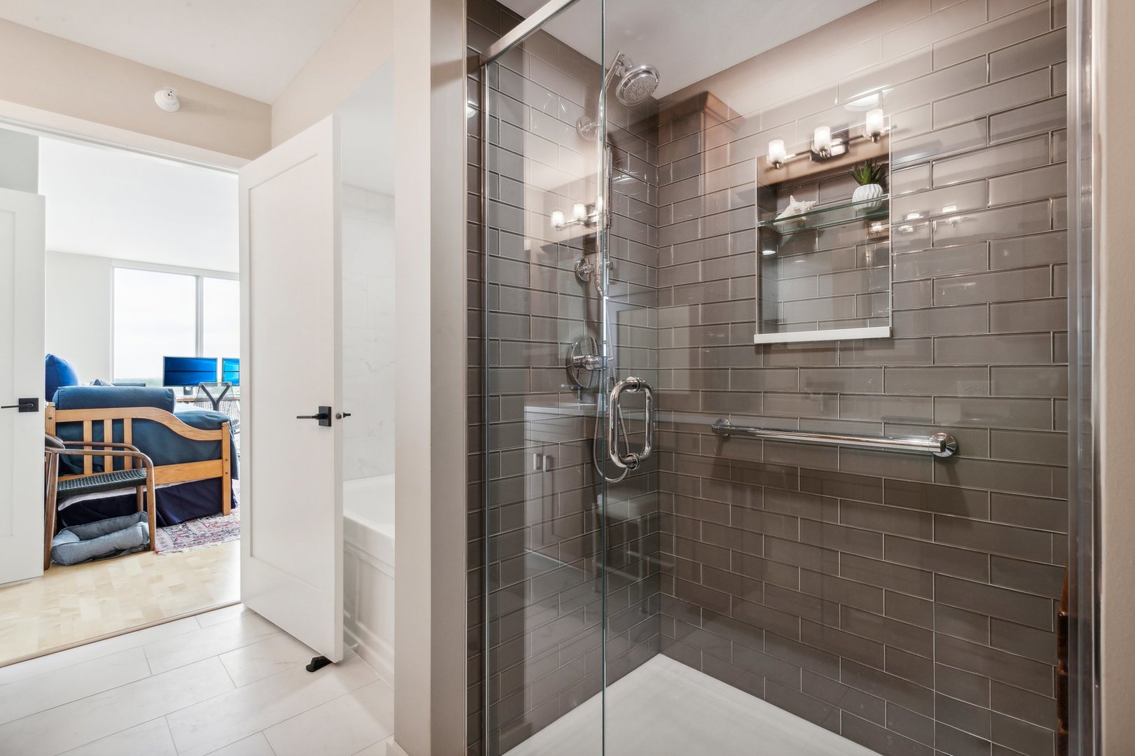 1640 Maple Avenue Unit: 1206