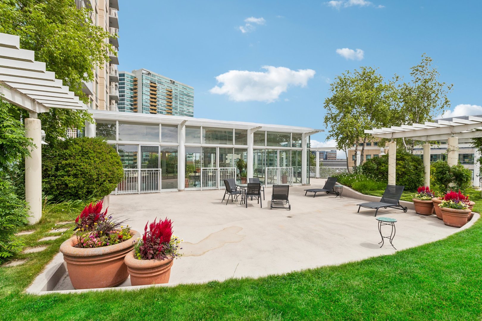 1640 Maple Avenue Unit: 1206