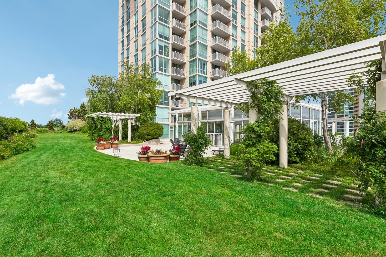 1640 Maple Avenue Unit: 1206