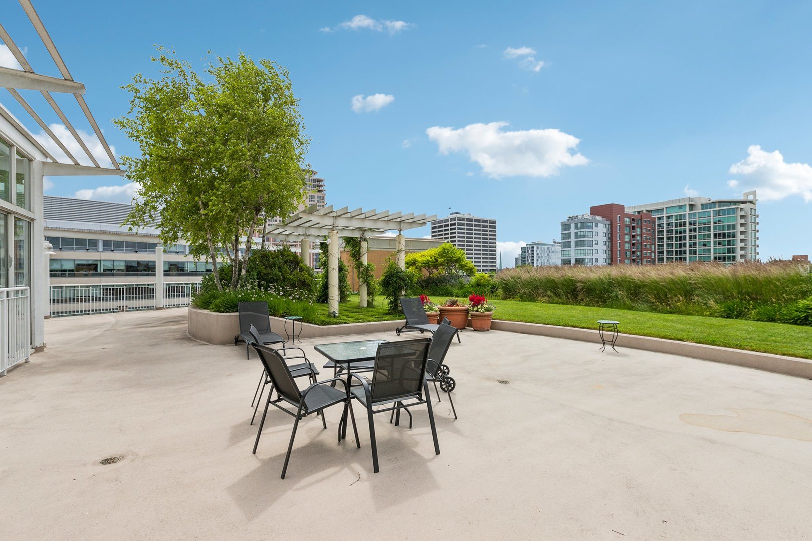 1640 Maple Avenue Unit: 1206