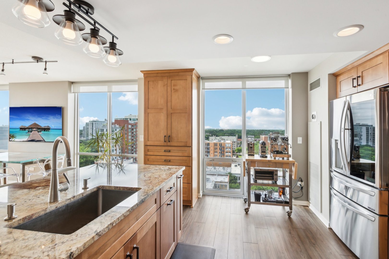 1640 Maple Avenue Unit: 1206