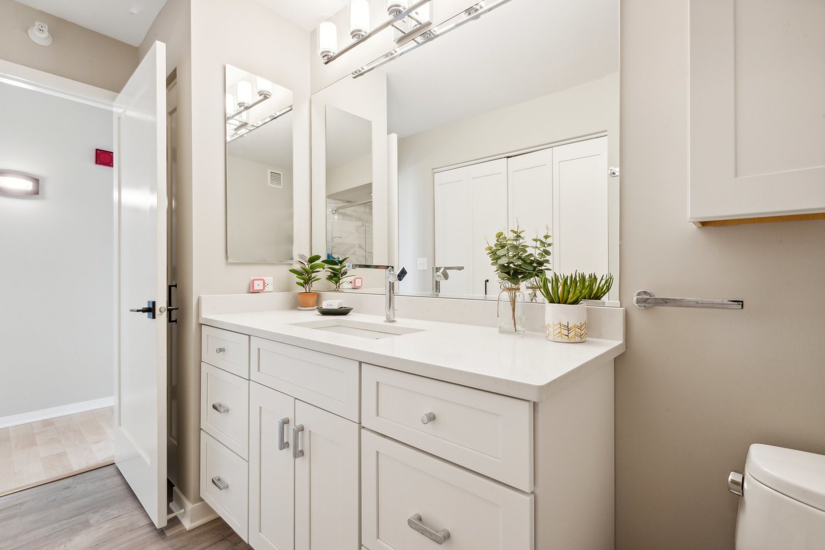 1640 Maple Avenue Unit: 1206
