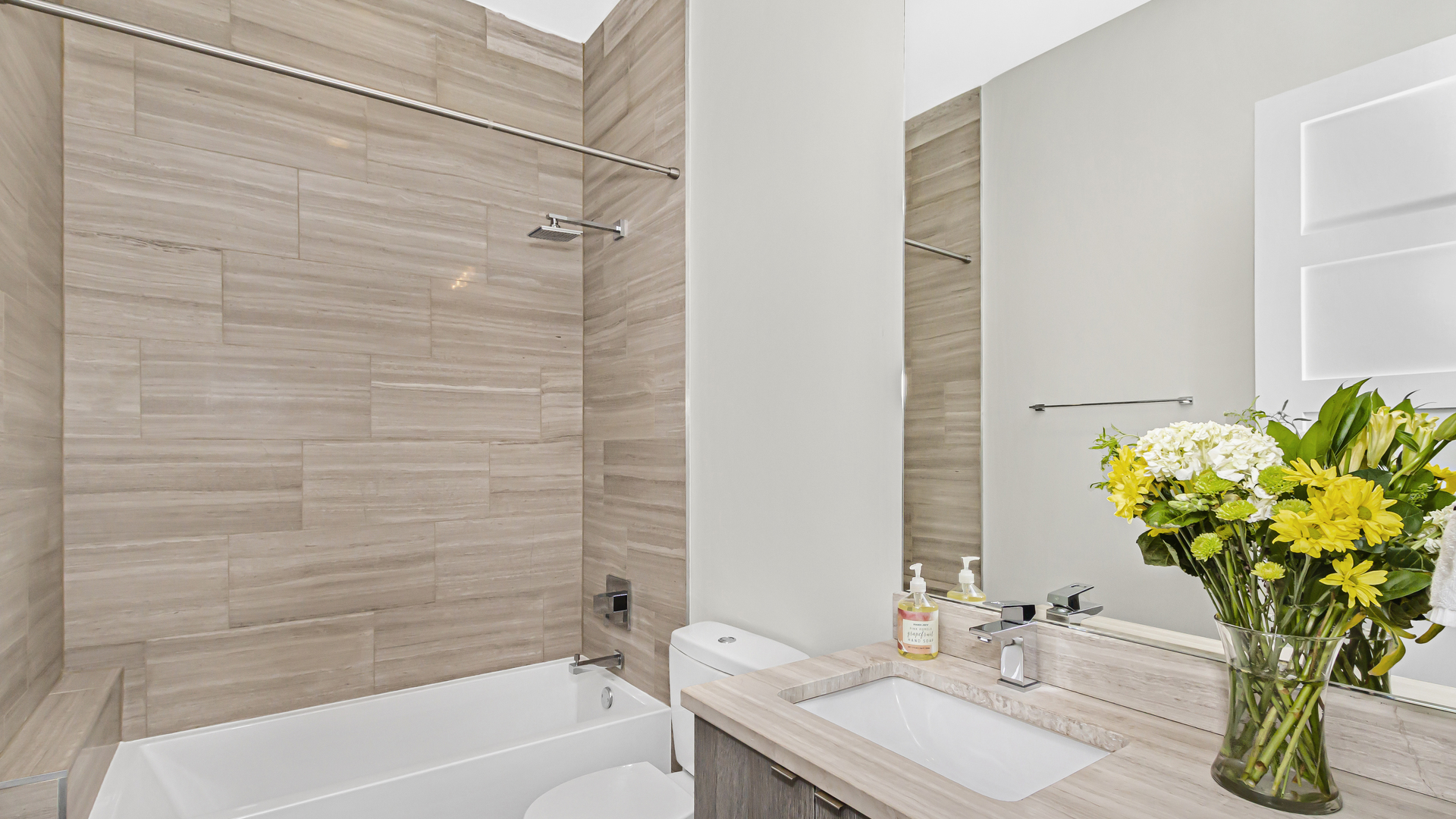 2006 W WEBSTER Avenue Unit: 1