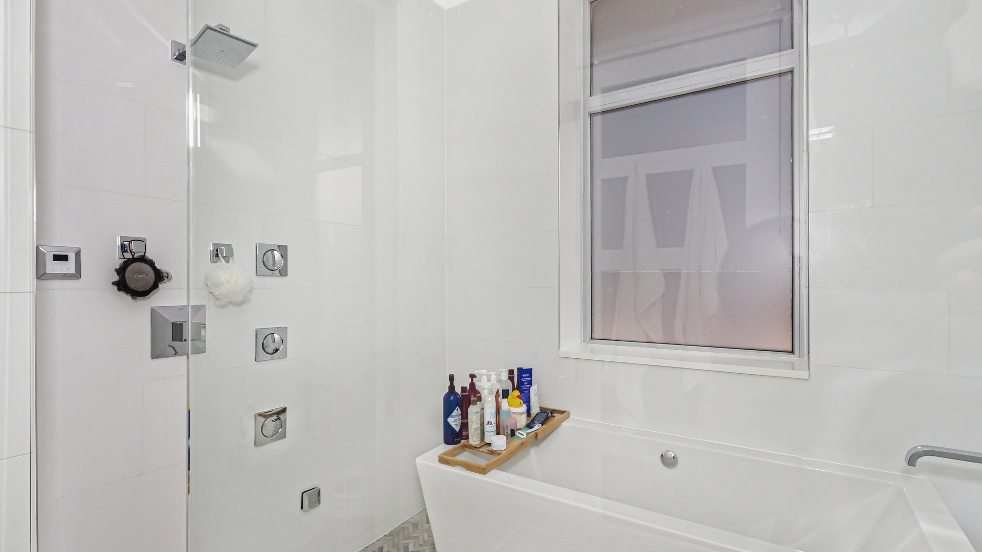 2006 W WEBSTER Avenue Unit: 1