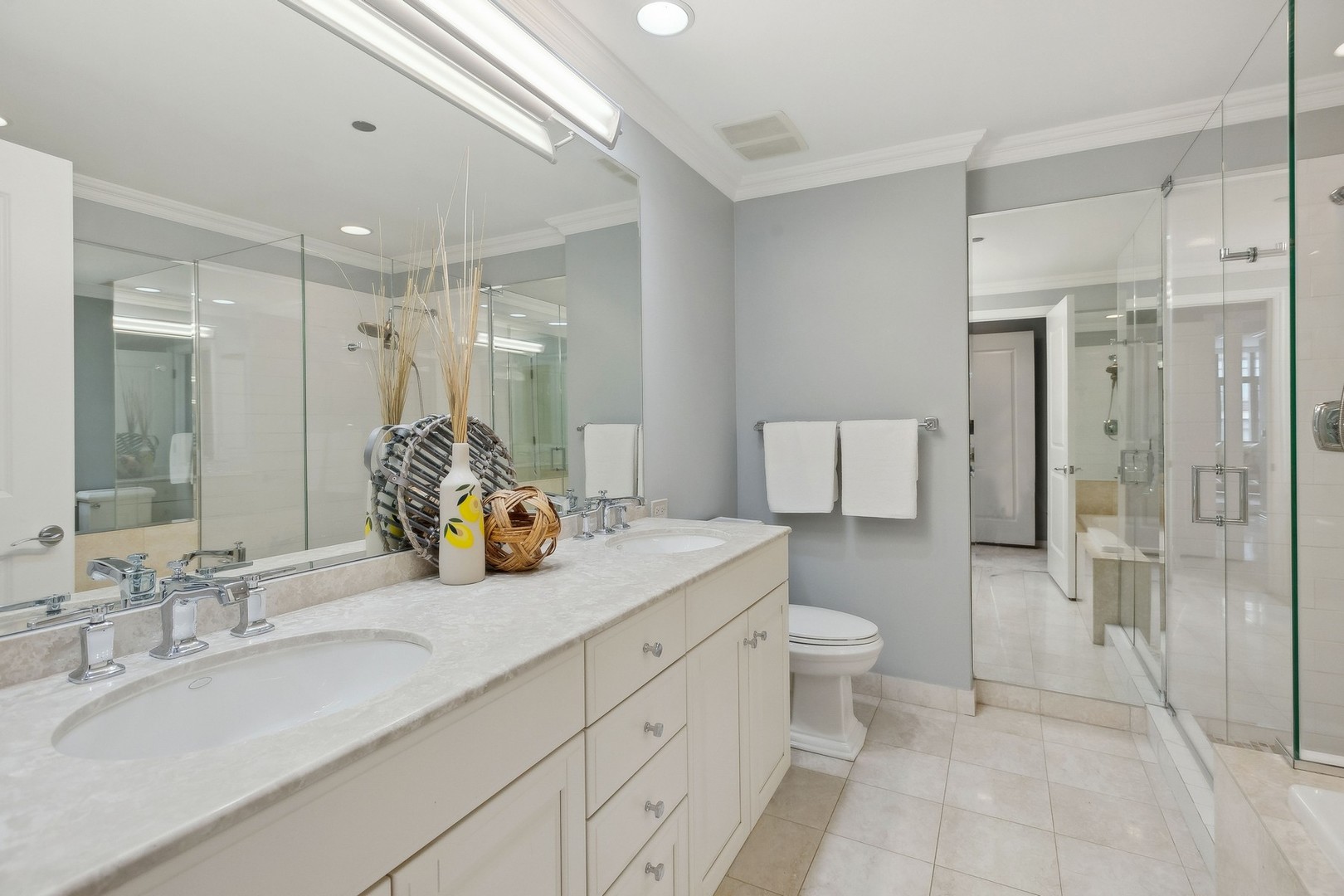 530 N LAKE SHORE Drive Unit: 2009