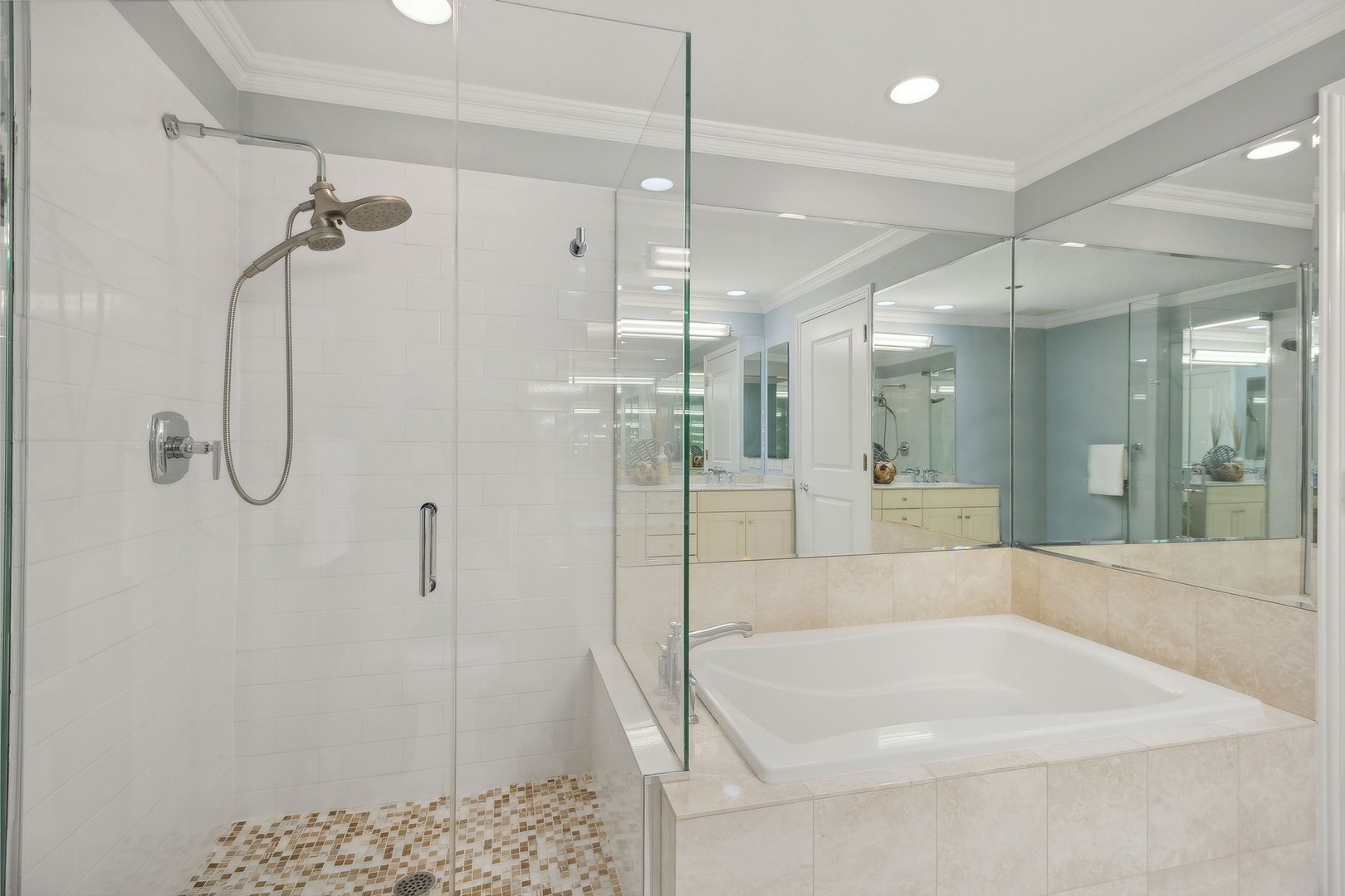 530 N LAKE SHORE Drive Unit: 2009