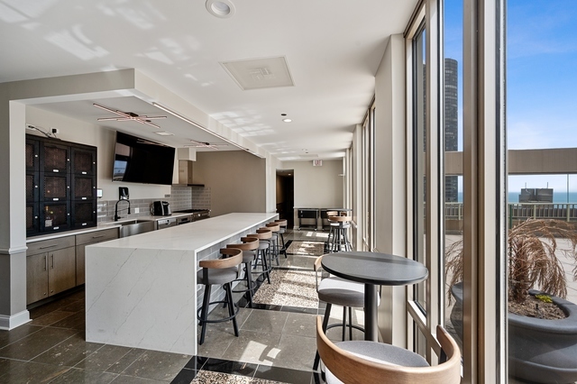 530 N LAKE SHORE Drive Unit: 2009