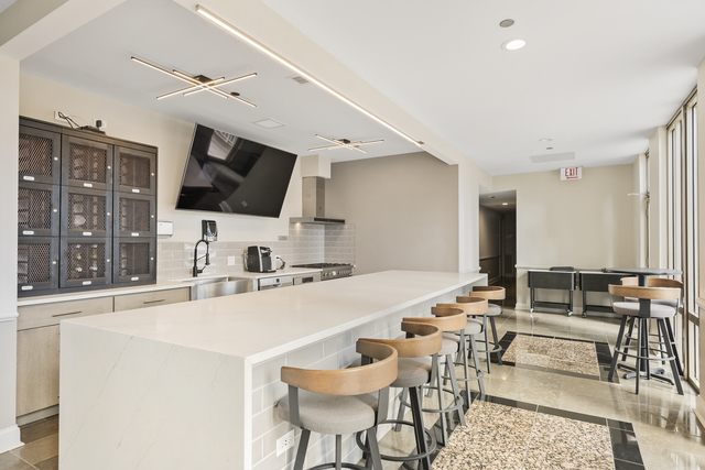 530 N LAKE SHORE Drive Unit: 2009