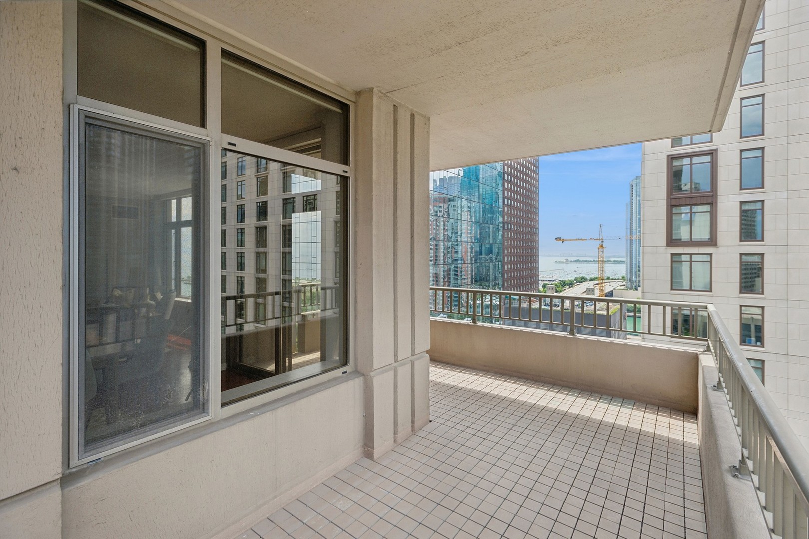 530 N LAKE SHORE Drive Unit: 2009