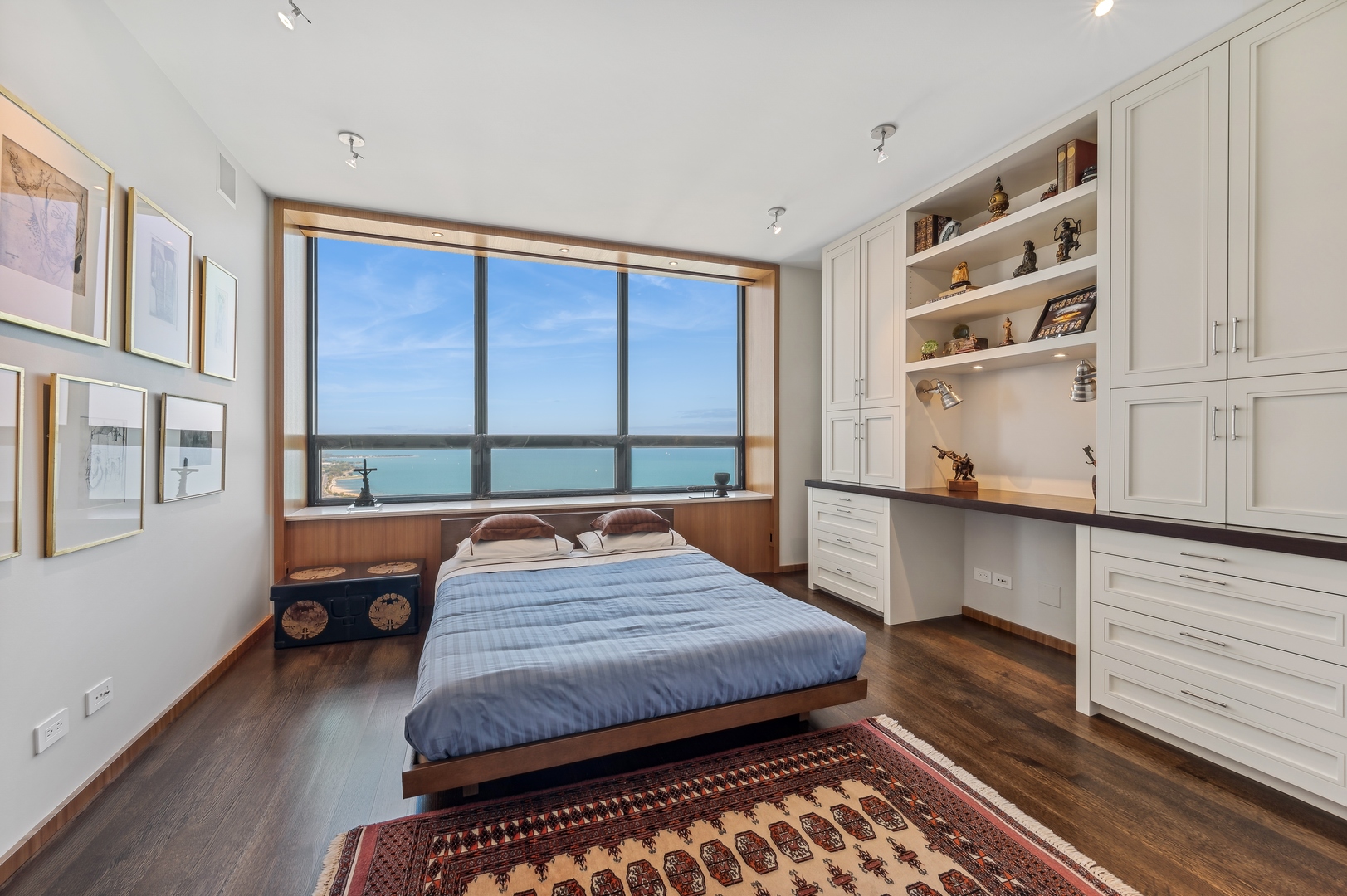 180 E PEARSON Street Unit: 4904