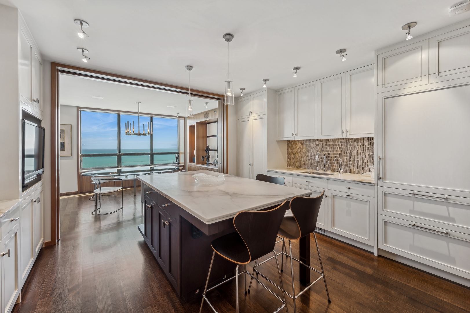 180 E PEARSON Street Unit: 4904