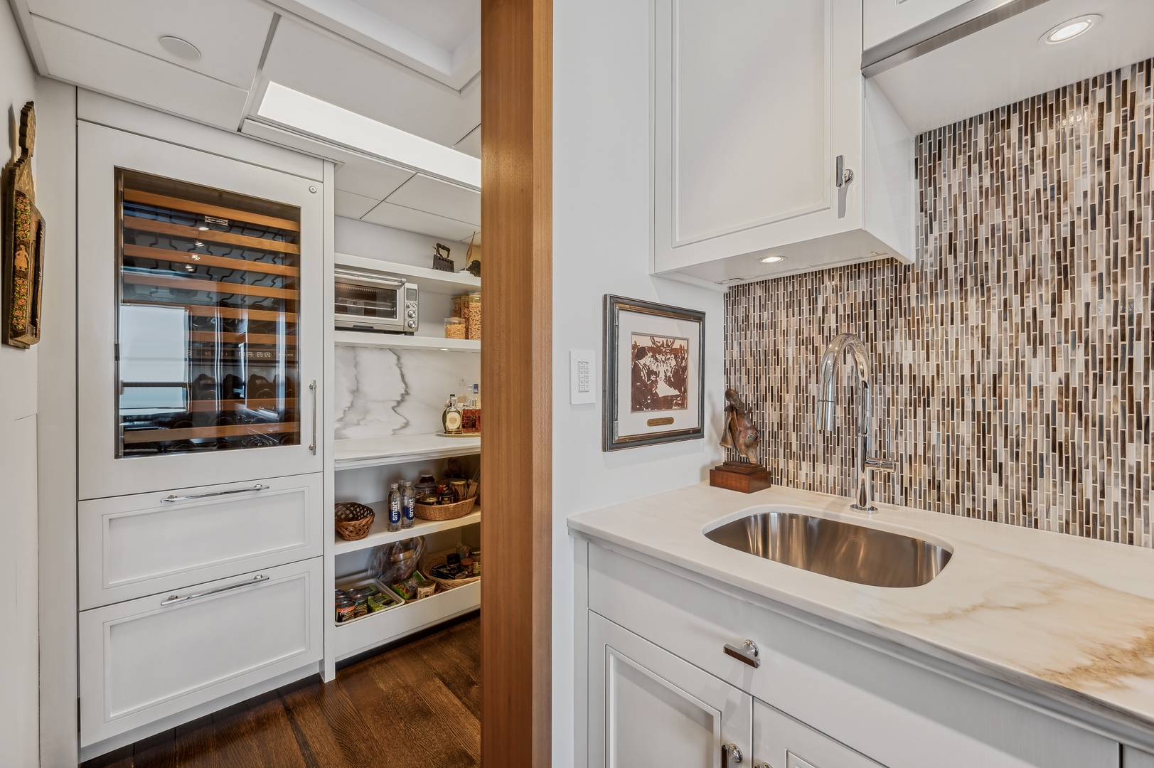 180 E PEARSON Street Unit: 4904