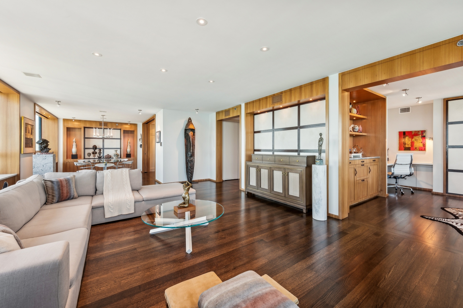 180 E PEARSON Street Unit: 4904