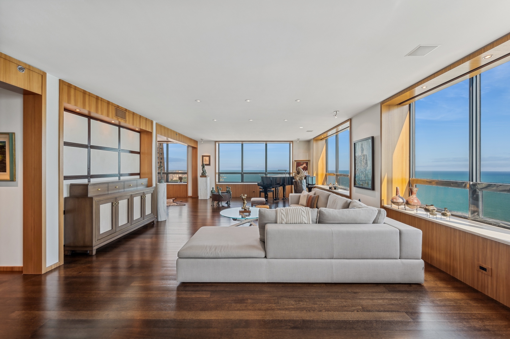 180 E PEARSON Street Unit: 4904