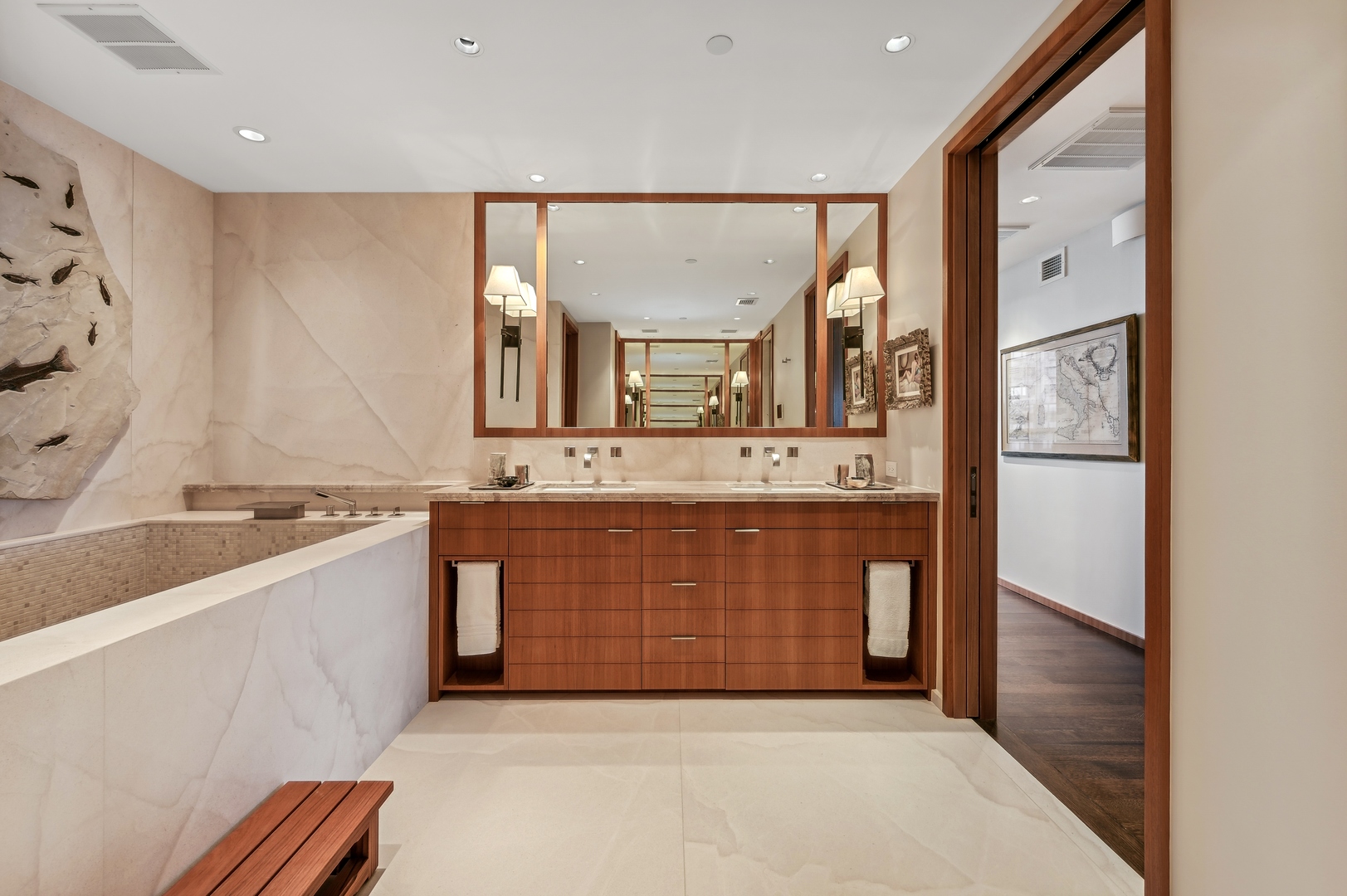 180 E PEARSON Street Unit: 4904