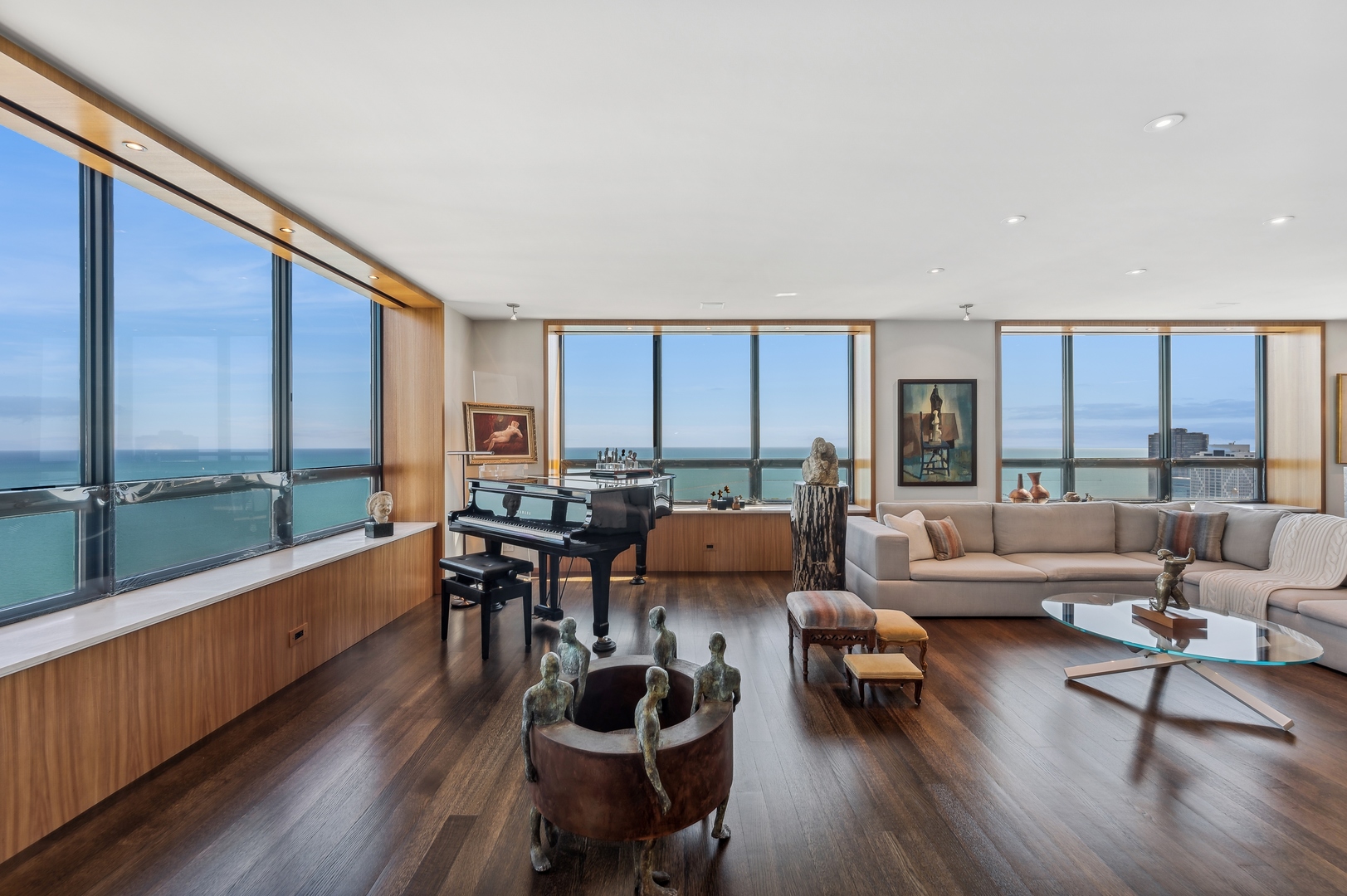 180 E PEARSON Street Unit: 4904