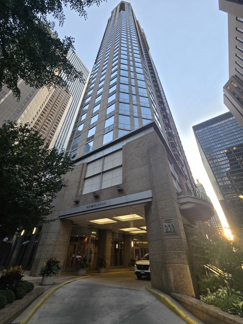 222 N COLUMBUS Drive Unit: 2102