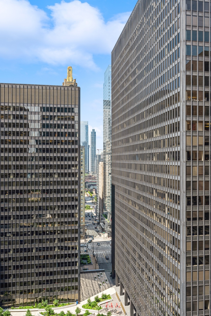 222 N COLUMBUS Drive Unit: 2102