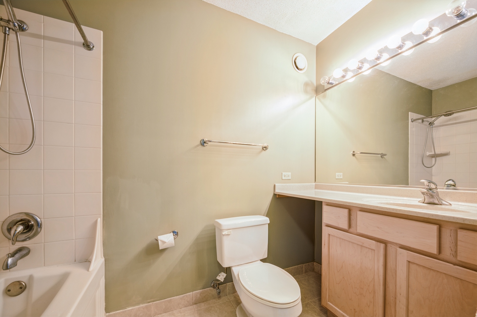 222 N COLUMBUS Drive Unit: 2102