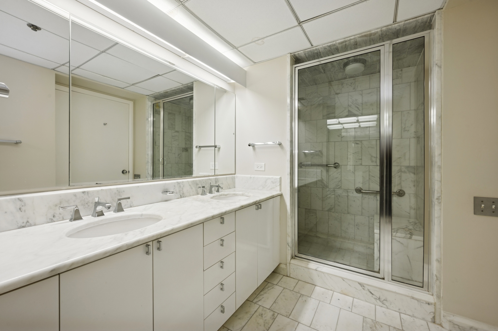 161 E Chicago Avenue Unit: 32AH