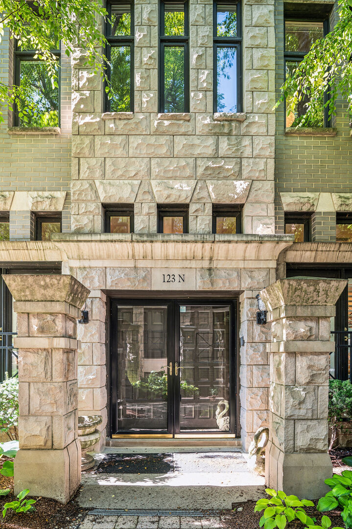 123 W Oak Street Unit: N