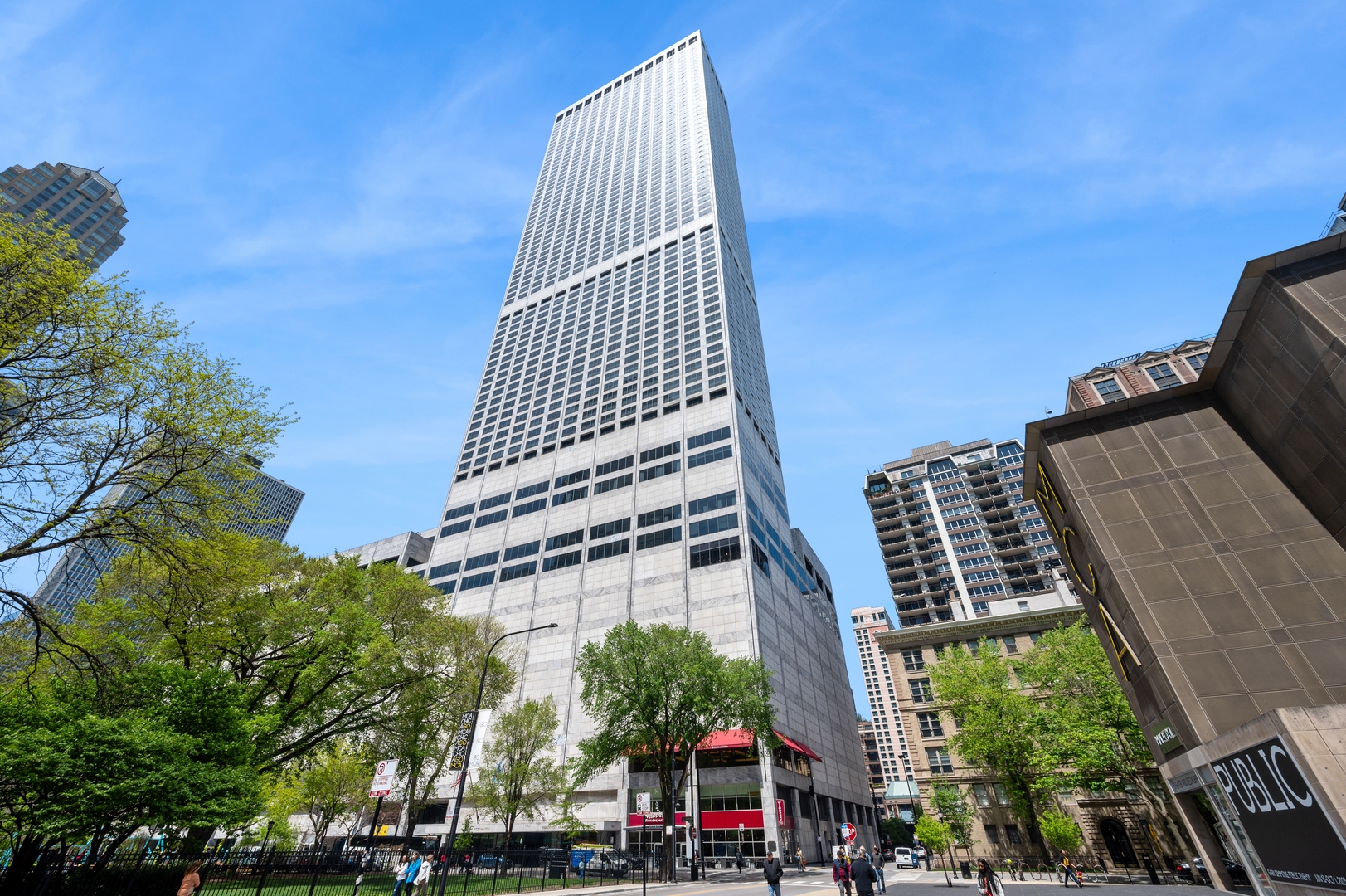 180 E PEARSON Street Unit: 3701