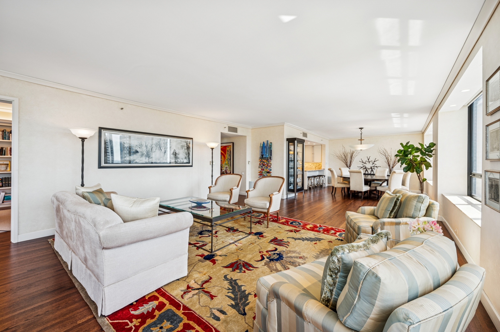 180 E PEARSON Street Unit: 3701