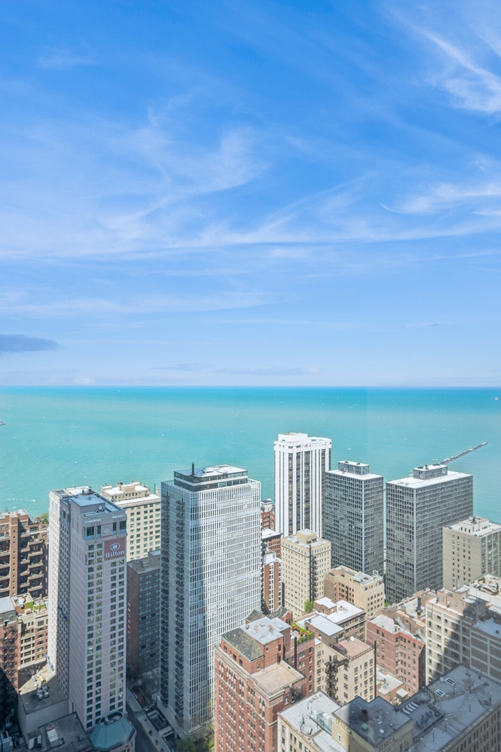 180 E PEARSON Street Unit: 3701