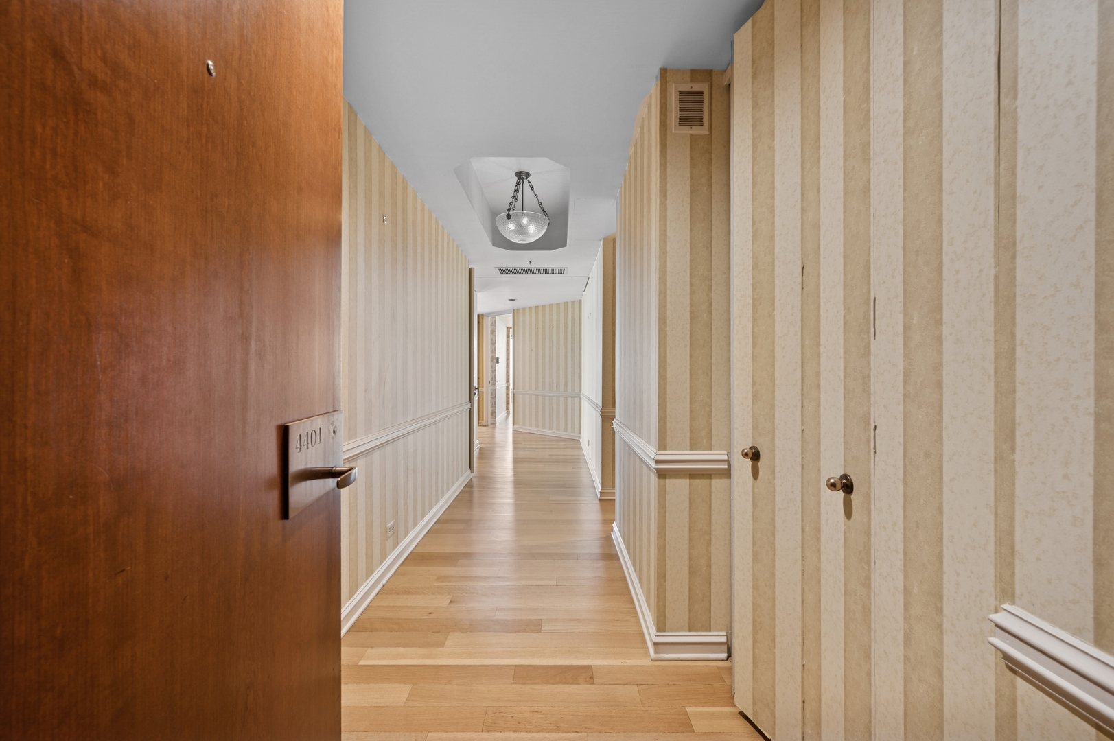 950 N Michigan Avenue Unit: 4401