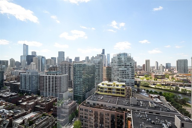 500 W SUPERIOR Street Unit: 1309