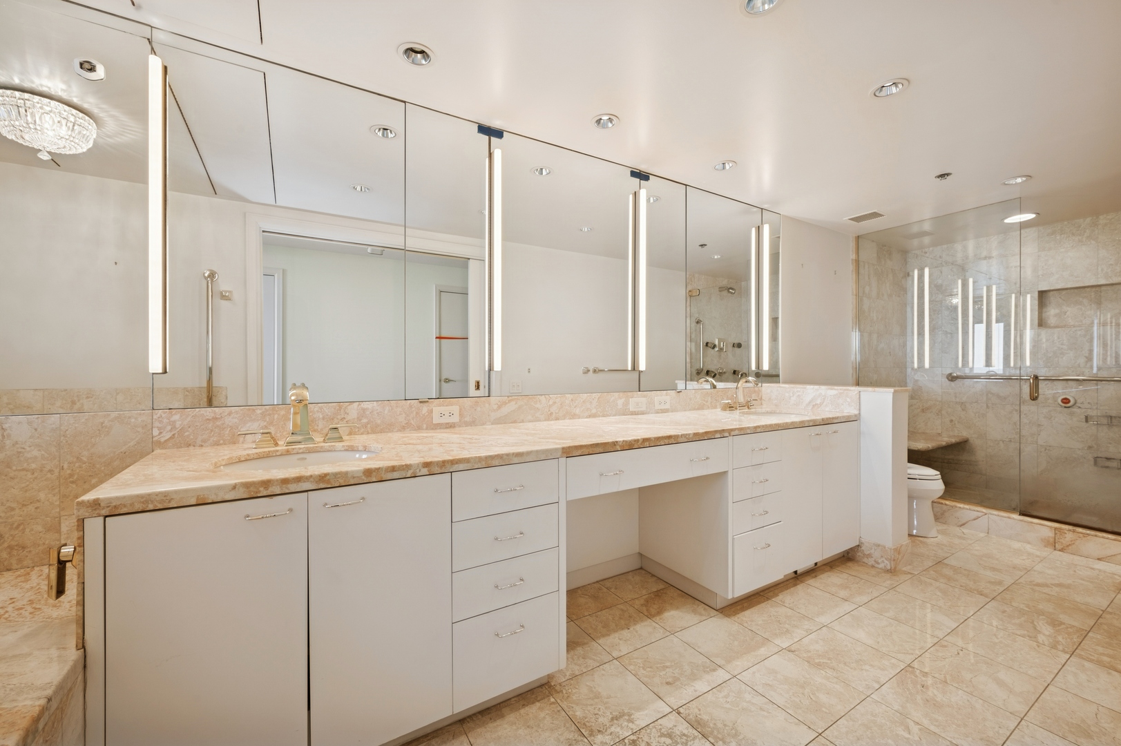 161 E Chicago Avenue Unit: 32A