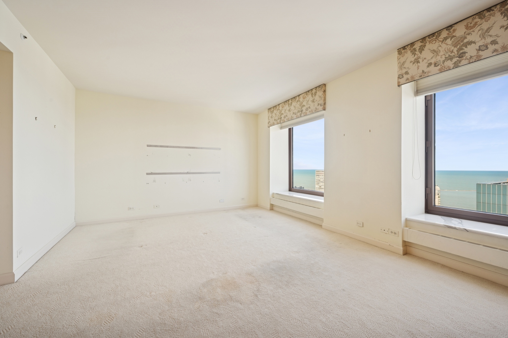 161 E Chicago Avenue Unit: 32A
