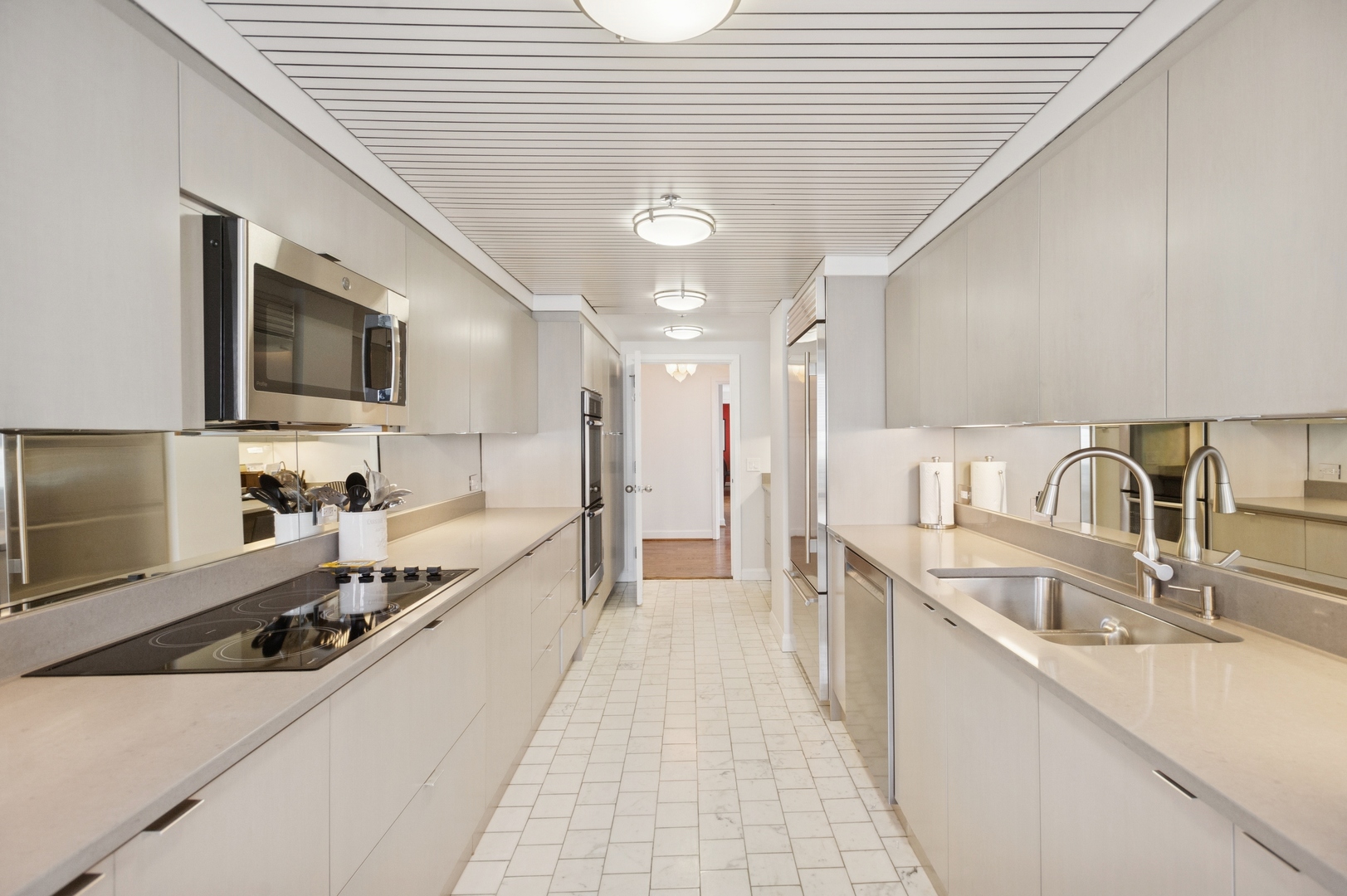 161 E Chicago Avenue Unit: 29DE