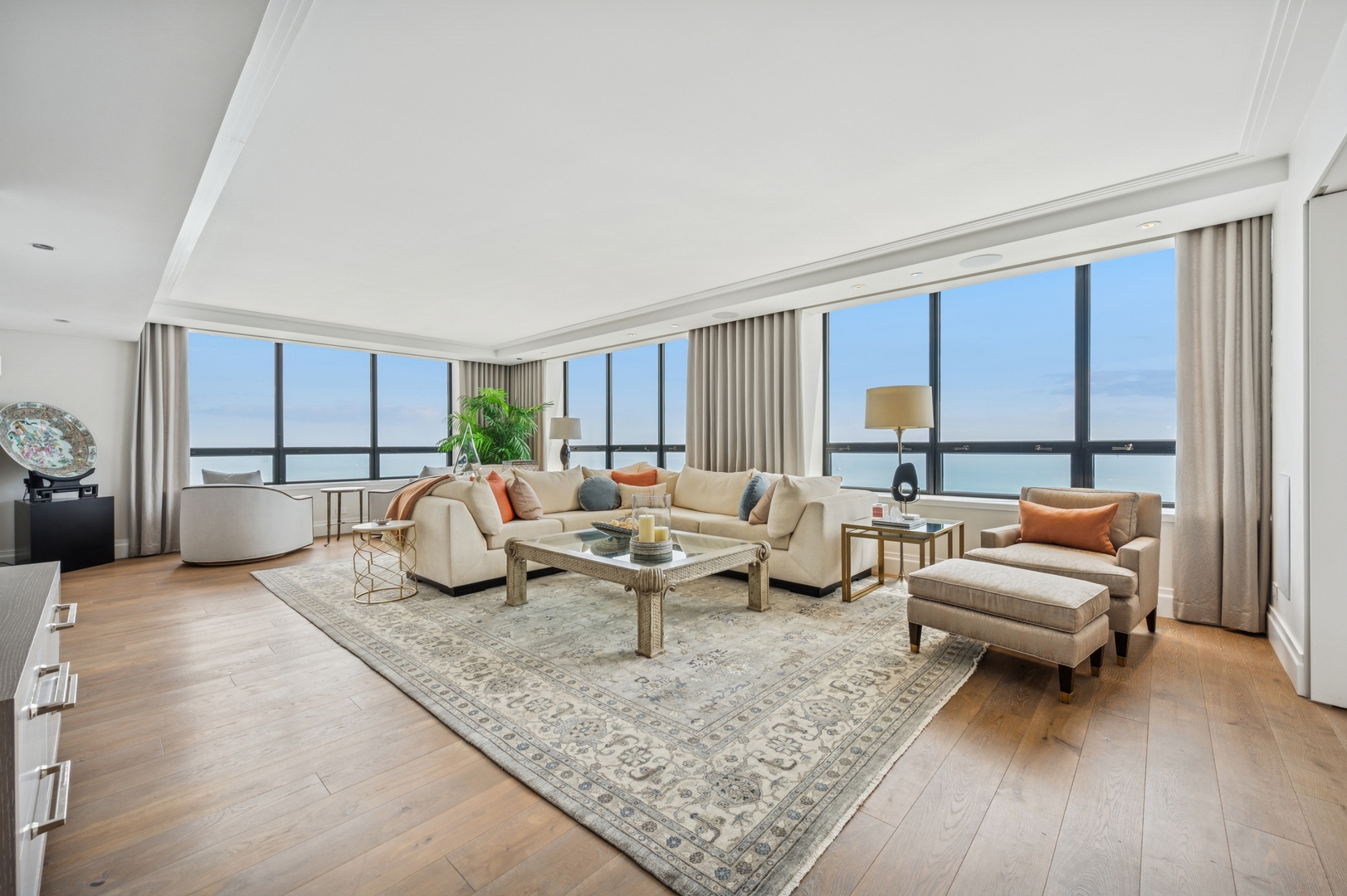 180 E PEARSON Street Unit: 5603