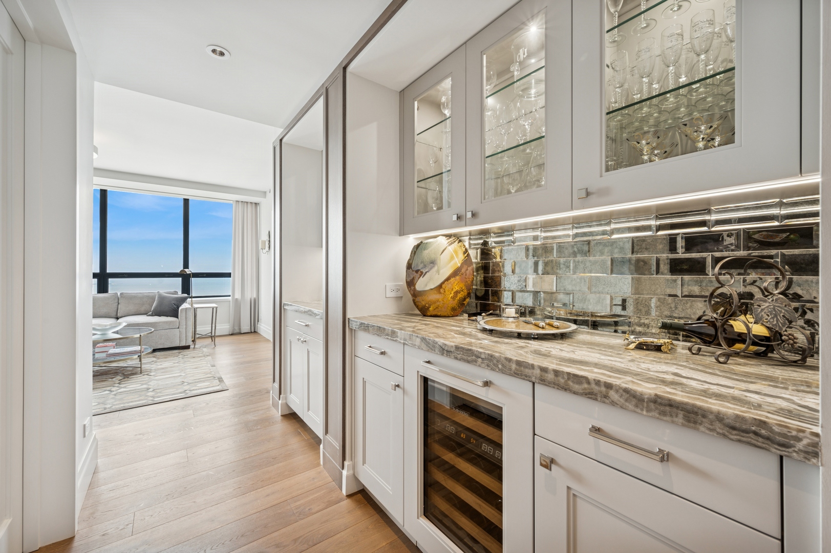 180 E PEARSON Street Unit: 5603