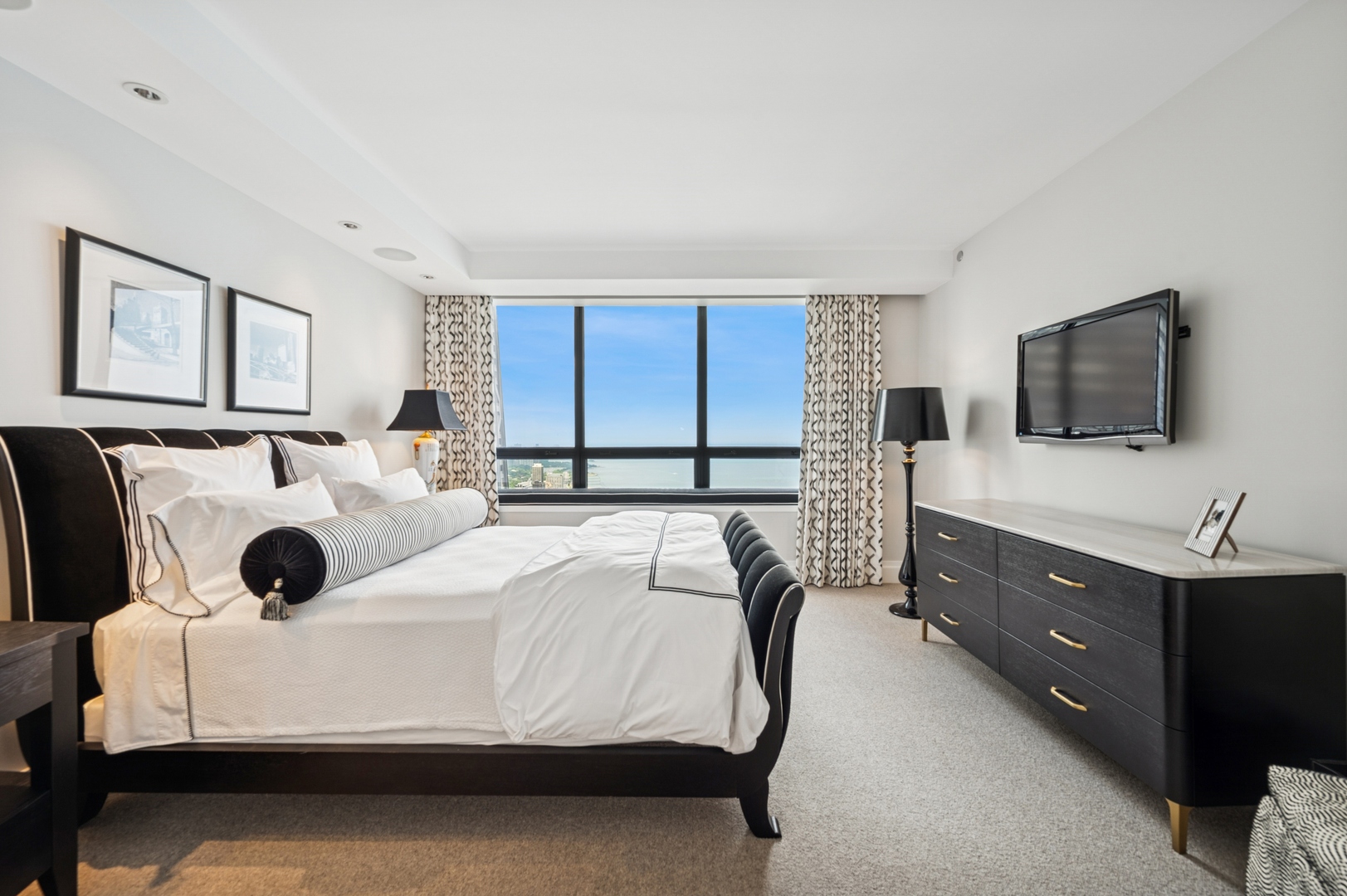 180 E PEARSON Street Unit: 5603