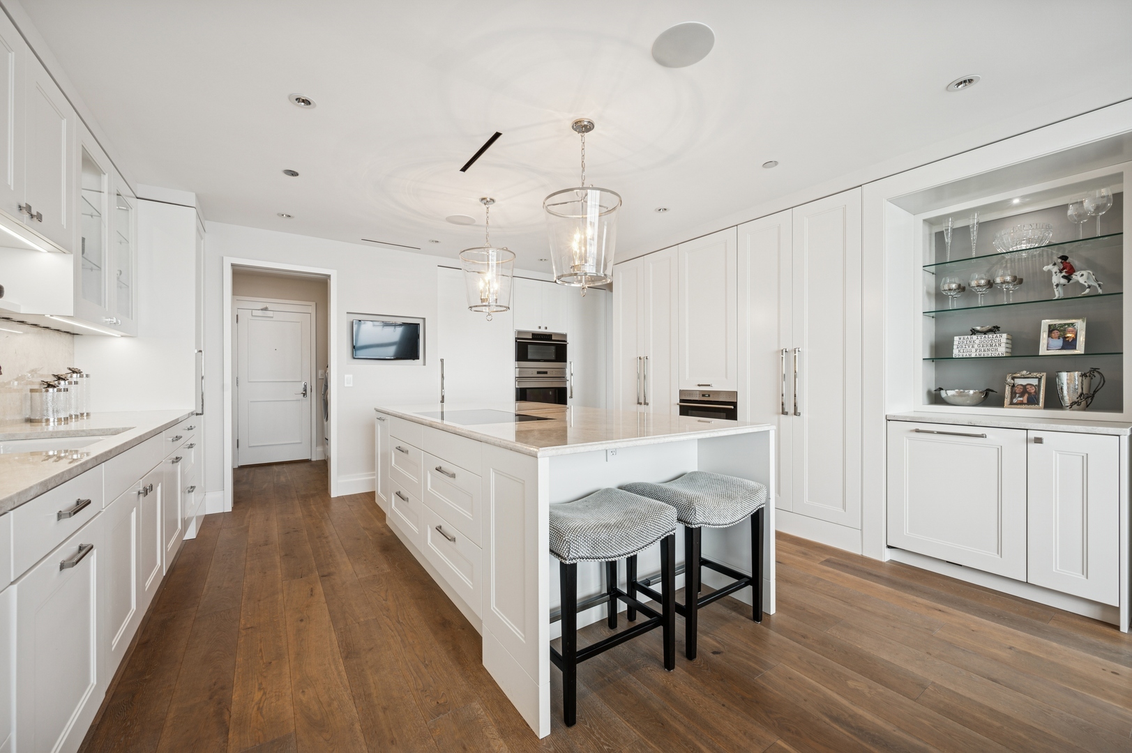 180 E PEARSON Street Unit: 5603