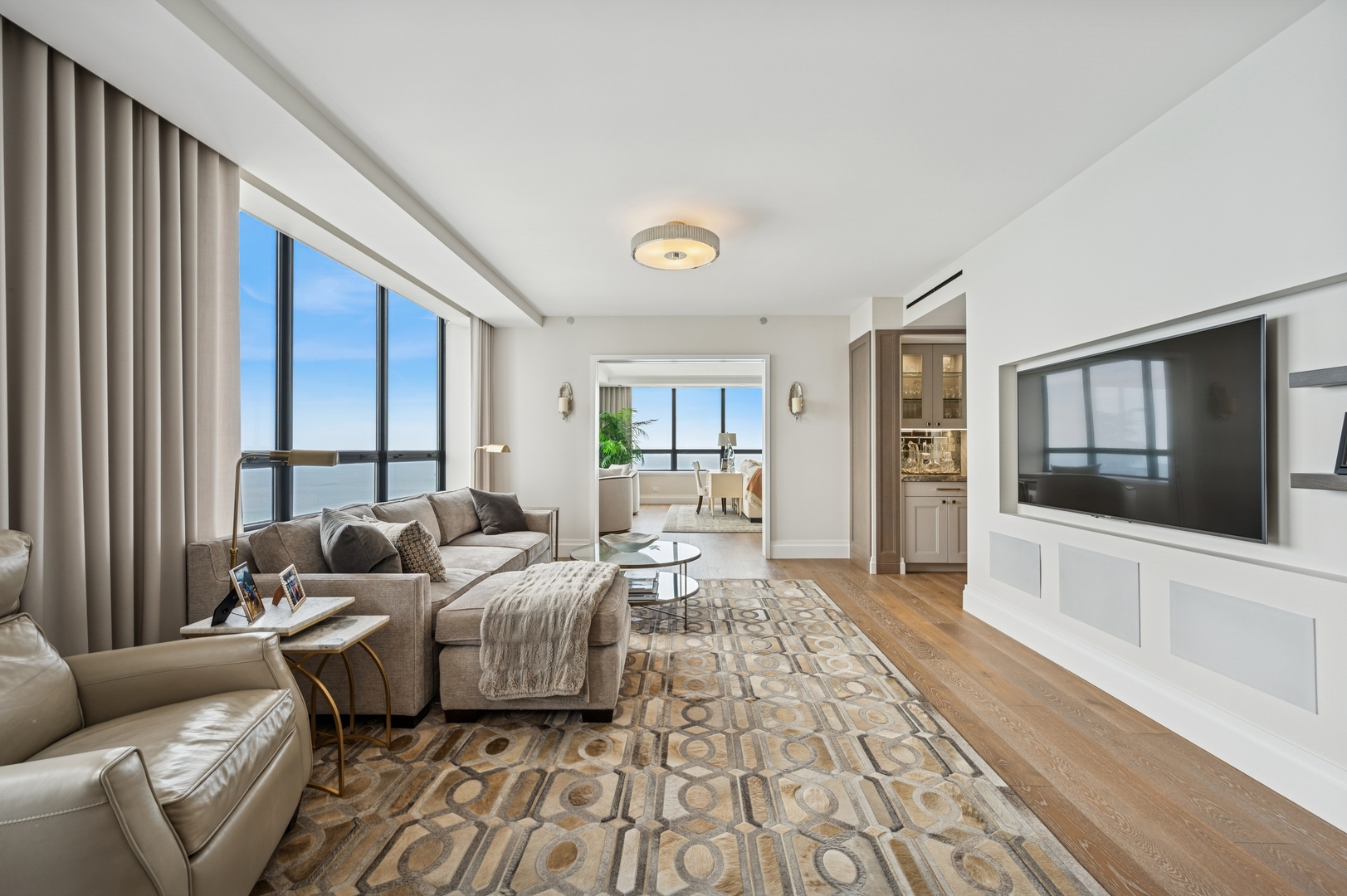 180 E PEARSON Street Unit: 5603