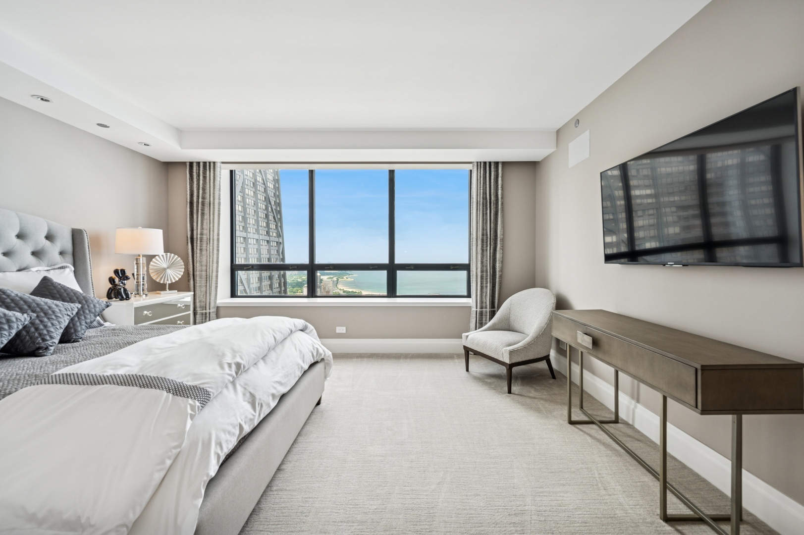 180 E PEARSON Street Unit: 5603