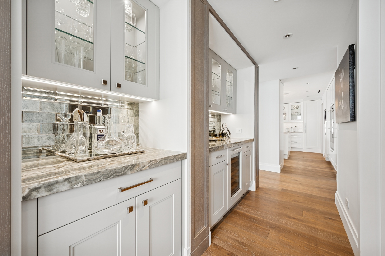 180 E PEARSON Street Unit: 5603