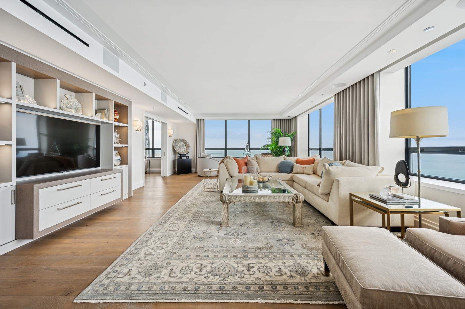 180 E PEARSON Street Unit: 5603