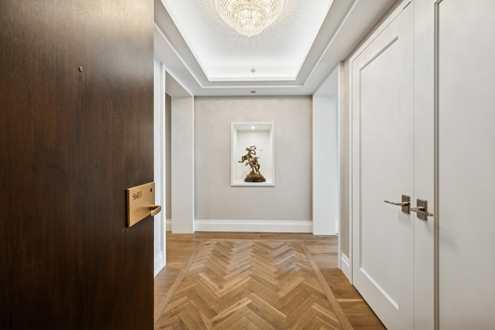 180 E PEARSON Street Unit: 5603