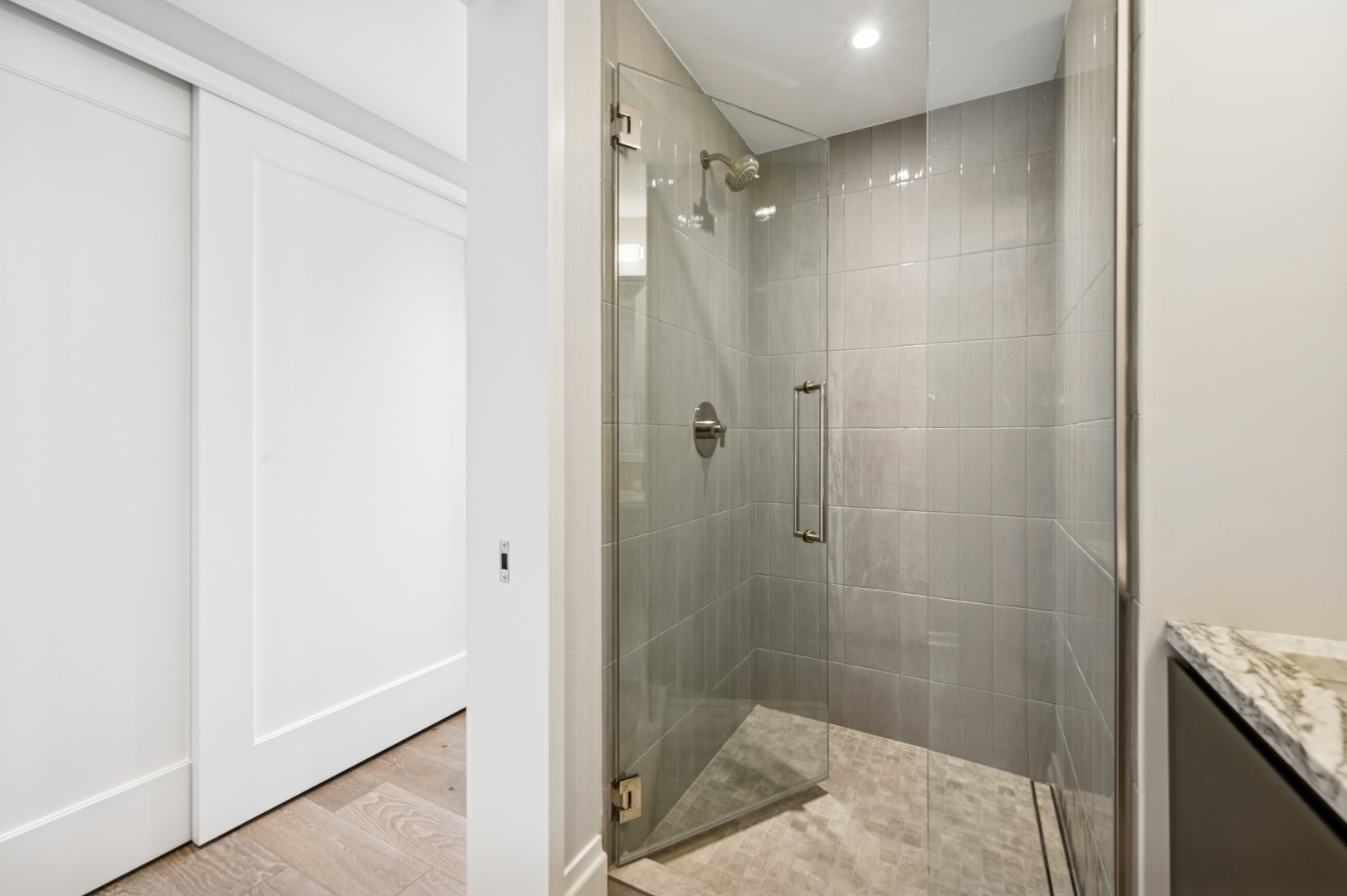 180 E PEARSON Street Unit: 5603