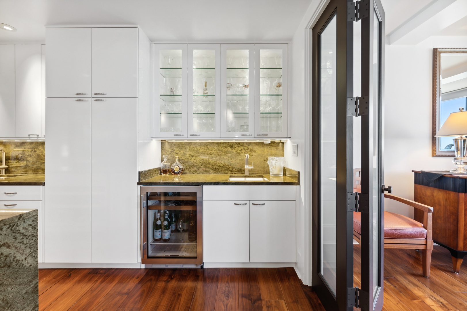 180 E PEARSON Street Unit: 5902