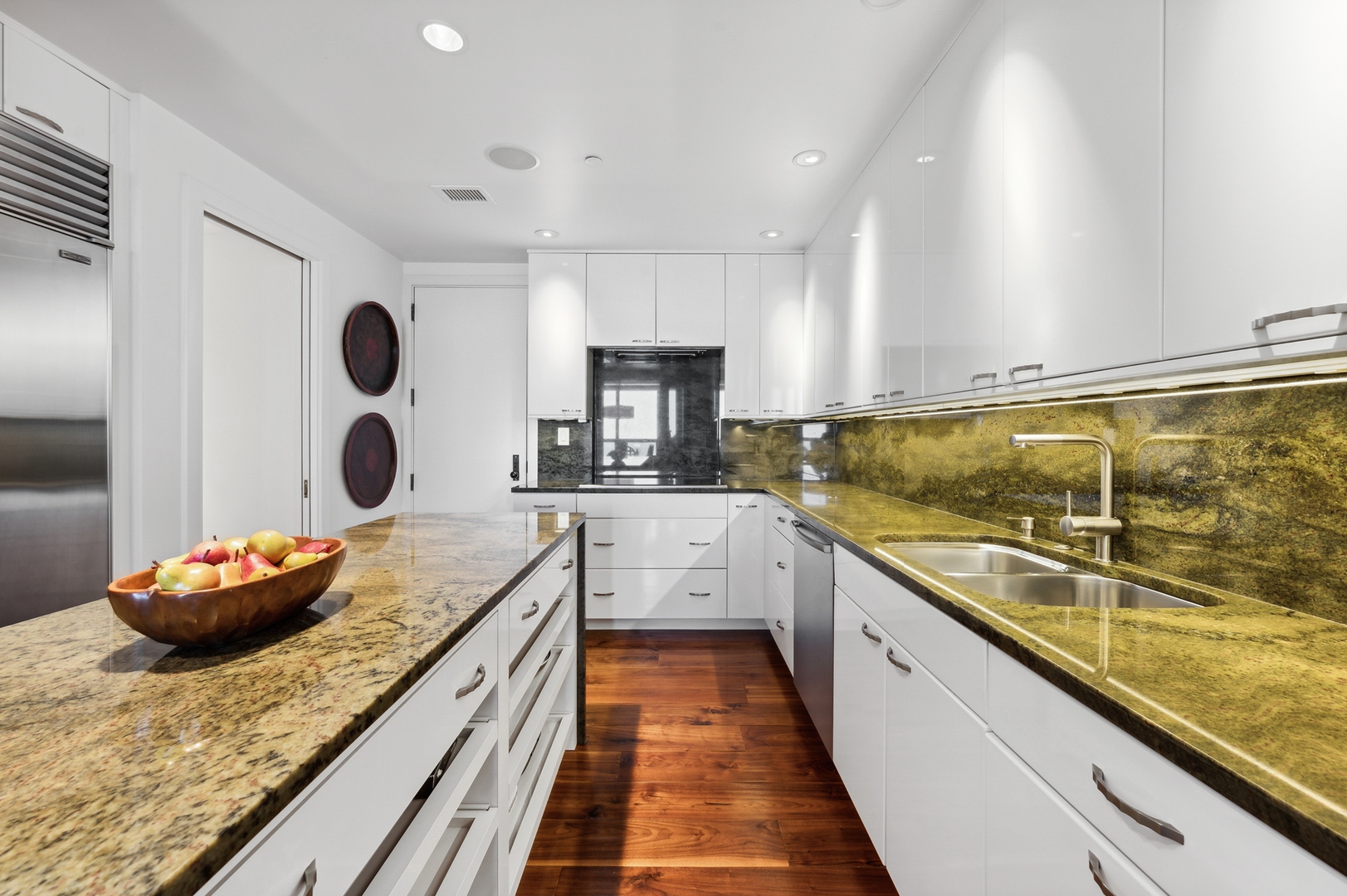 180 E PEARSON Street Unit: 5902